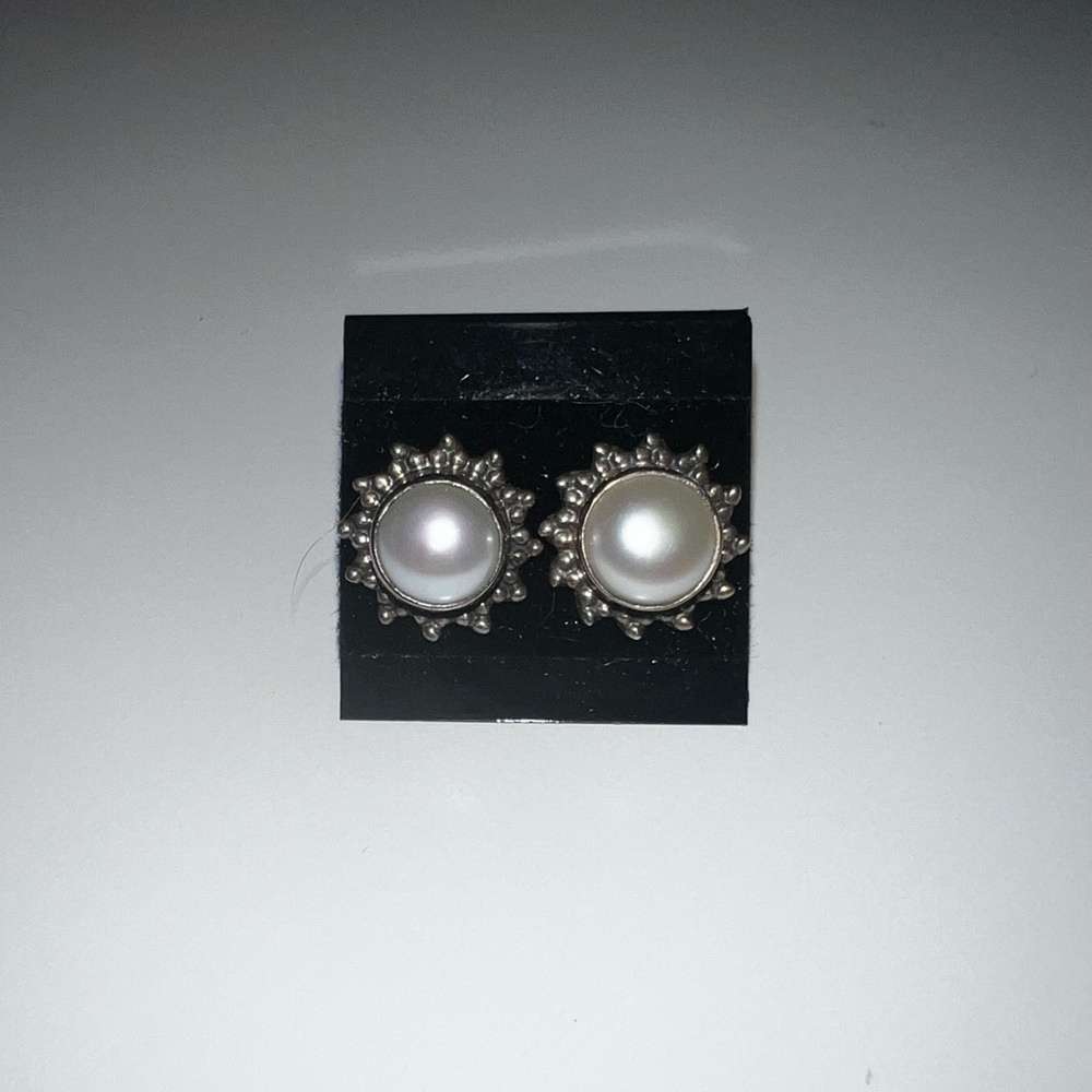 Vintage Sterling silver earrings with Pearl marked 925 on post and backs - Picture 2 of 2